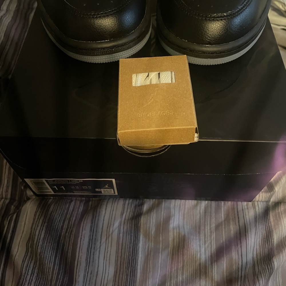 Jordan Black and Red Men's Sneakers - Picture 5 of 5